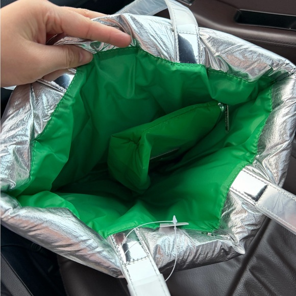 Clinique Silver Tote Bag + Green Pouch Set - Picture 2 of 2